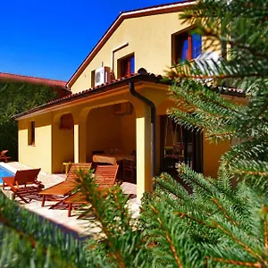 nice-home-in-pula-3-with-outdoor-swimming-pool-and-6-bedrooms.pula-hotels.org/