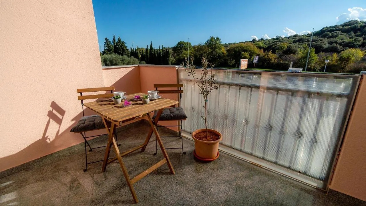 1St Floorc Apartment Pula