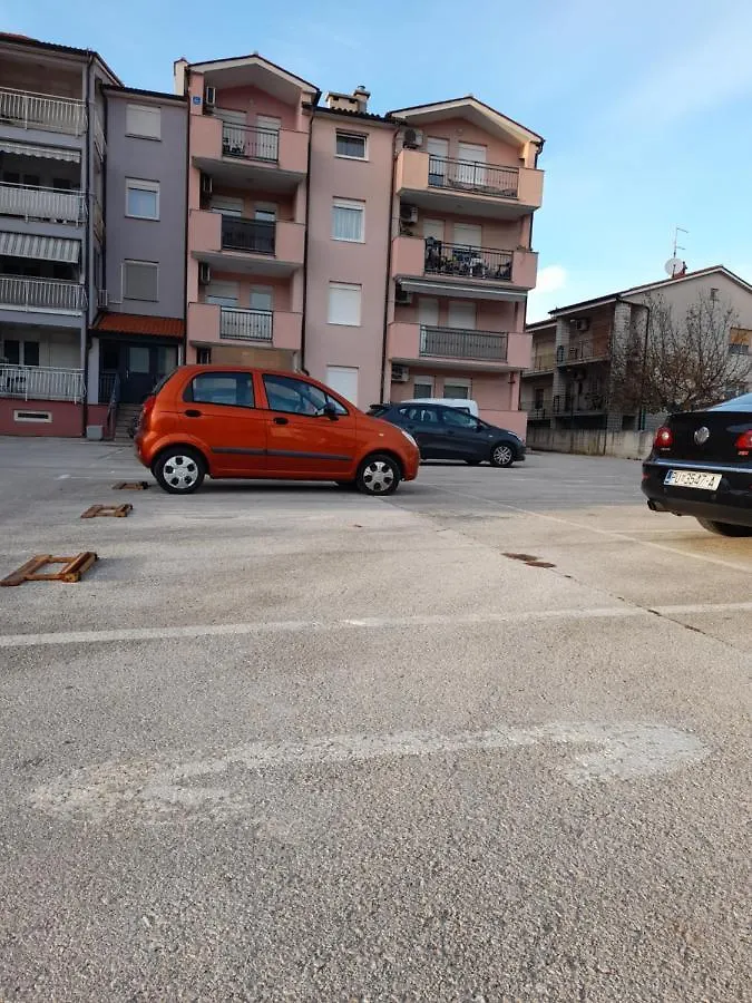 1St Floorc Apartment Pula