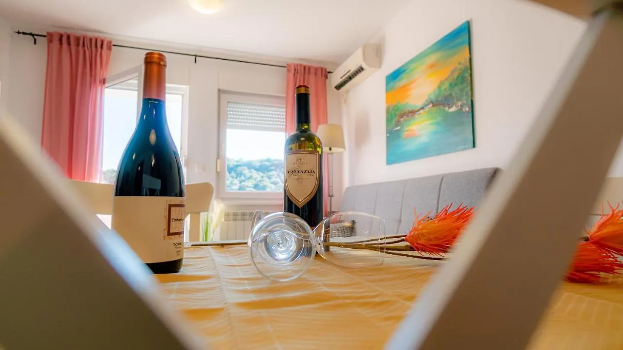 1St Floorc Apartment Pula
